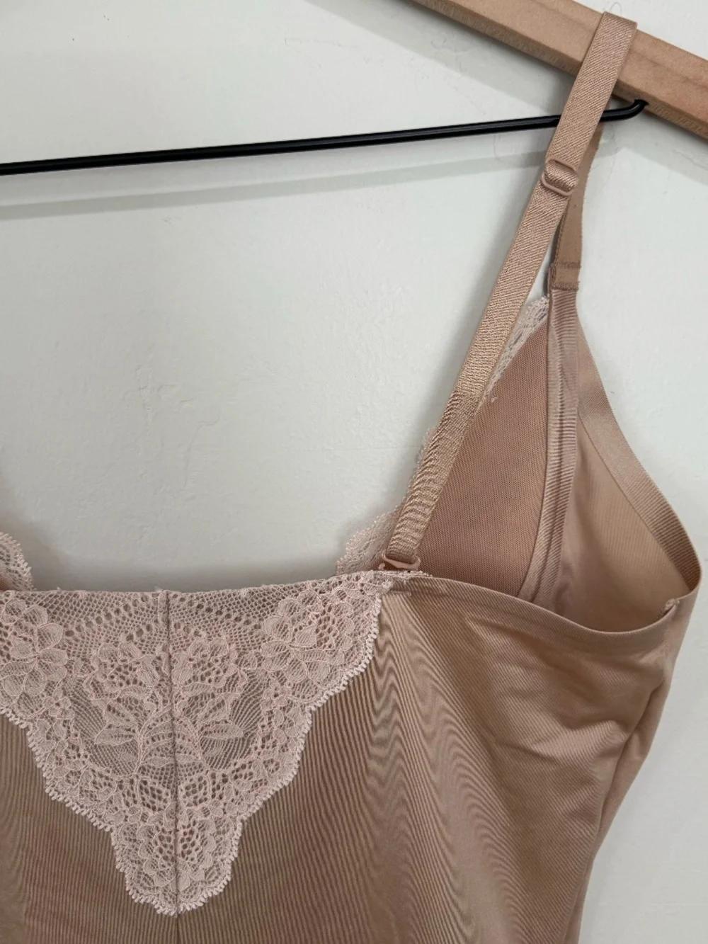 Victoria's Secret So Curvaceous Shaping Slip Size L Nude Shapewear for Dresses